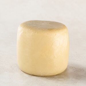 Queso artesanal de cabra. Queso Mauro