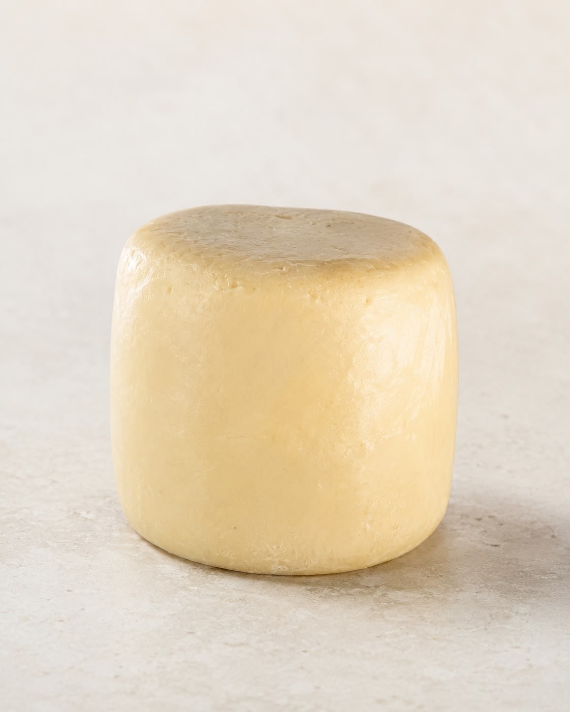 Queso artesanal de cabra. Queso Mauro